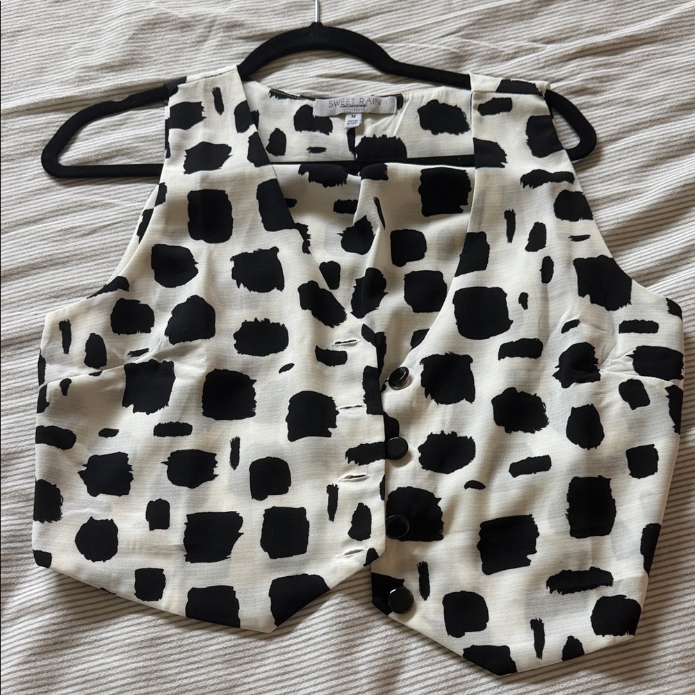 Sweet Pea Black and White Abstract Spot Crop Vest